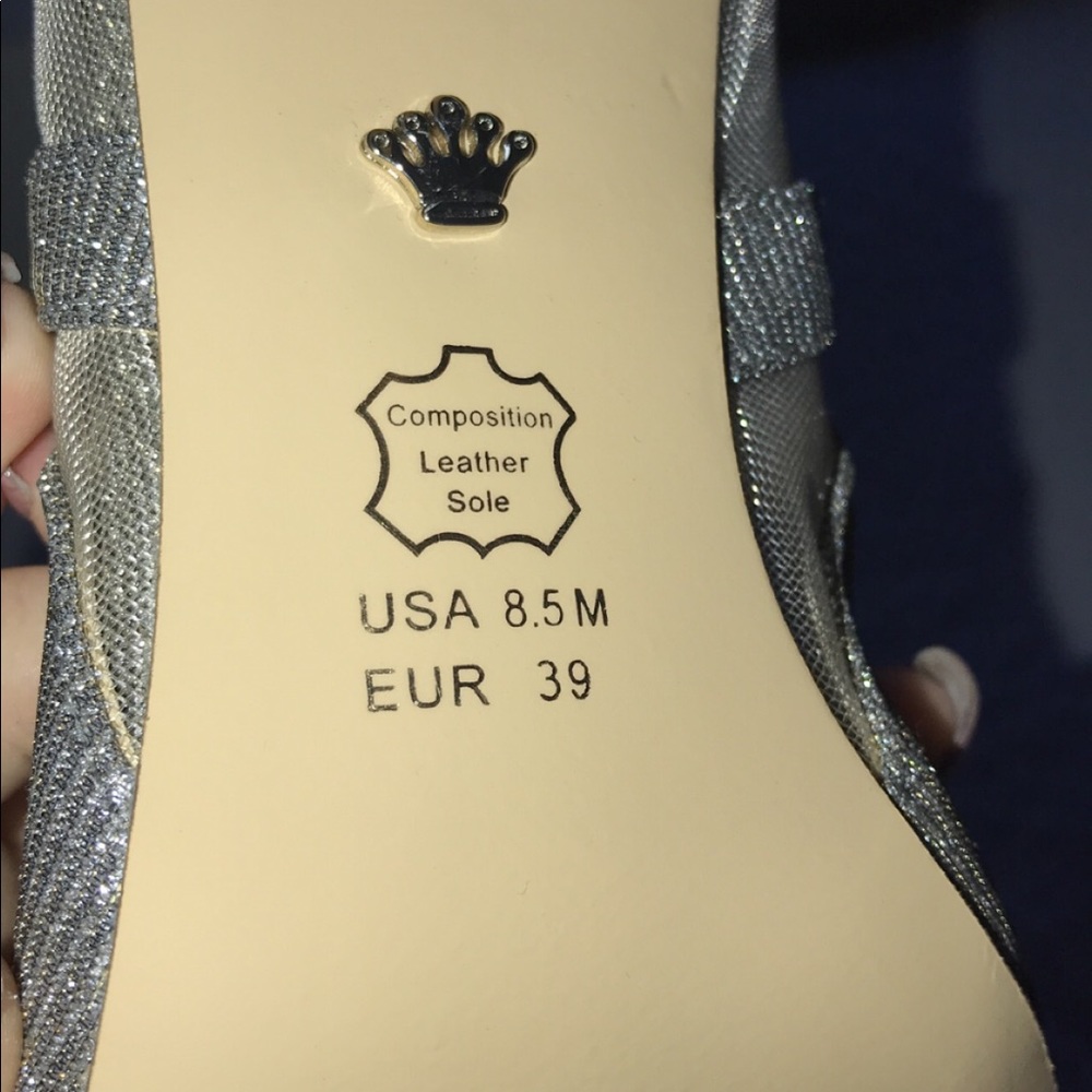 Heels - Picture 3 of 3